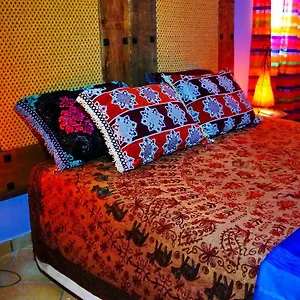 Seventies Cheap & Chic Two *** Lagos