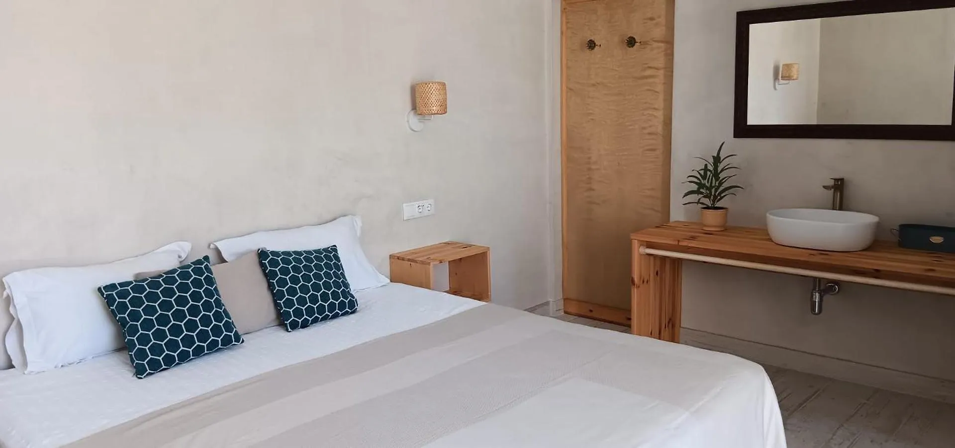 ***** Gasthof Dona Ana Guesthouse Lagos Portugal
